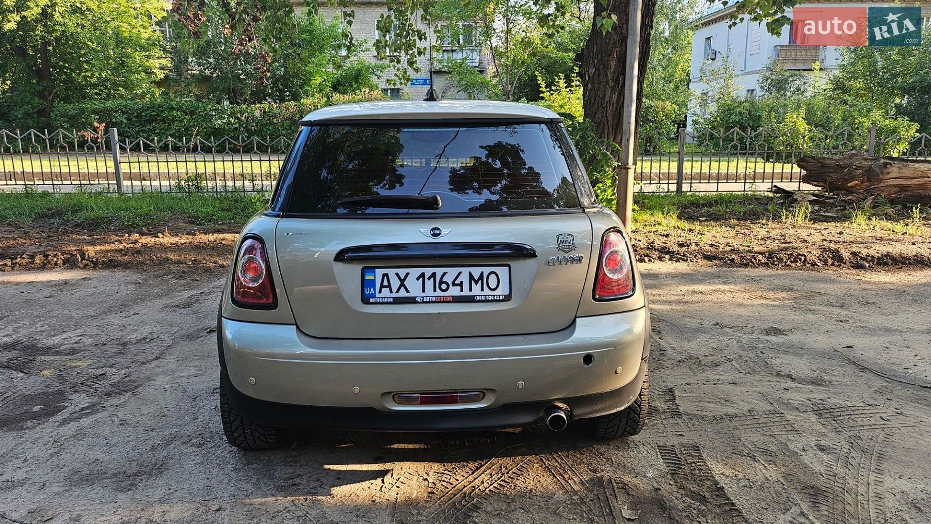 Mini Cooper 2011 VIN WMWSU3C55BT097796 фото оголошення 4 з 12