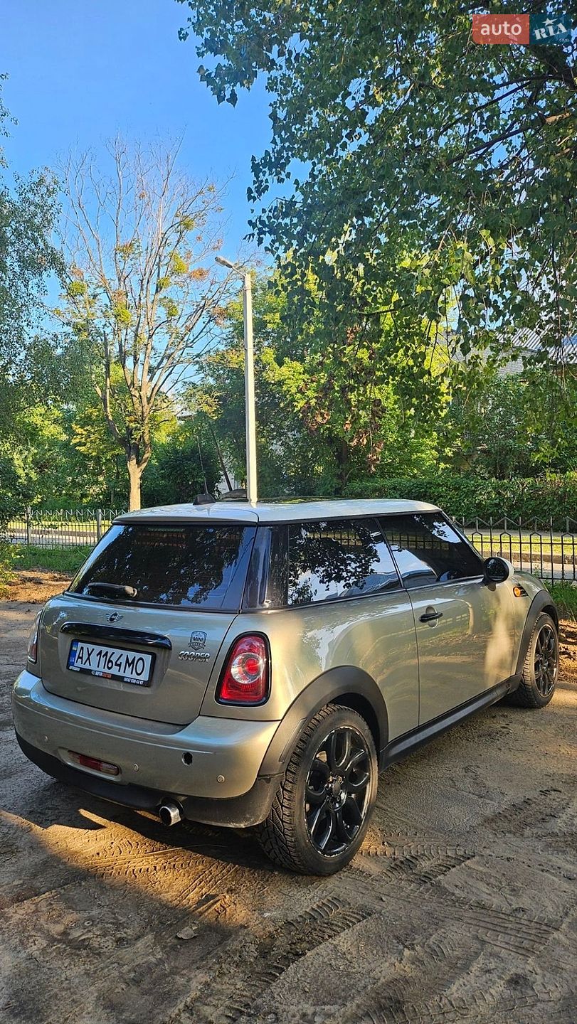 Mini Cooper 2011 VIN WMWSU3C55BT097796 фото оголошення 7 з 12