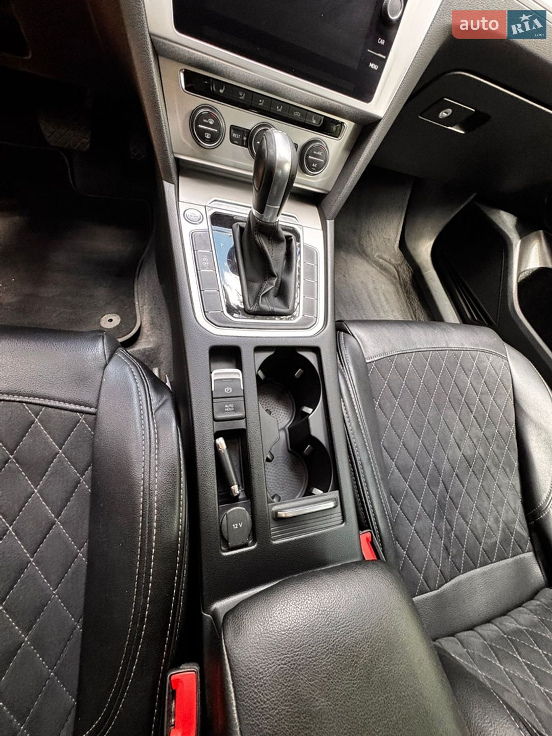 Volkswagen Passat 2018 VIN WVWZZZ3CZJE135924 фото оголошення 17 з 21