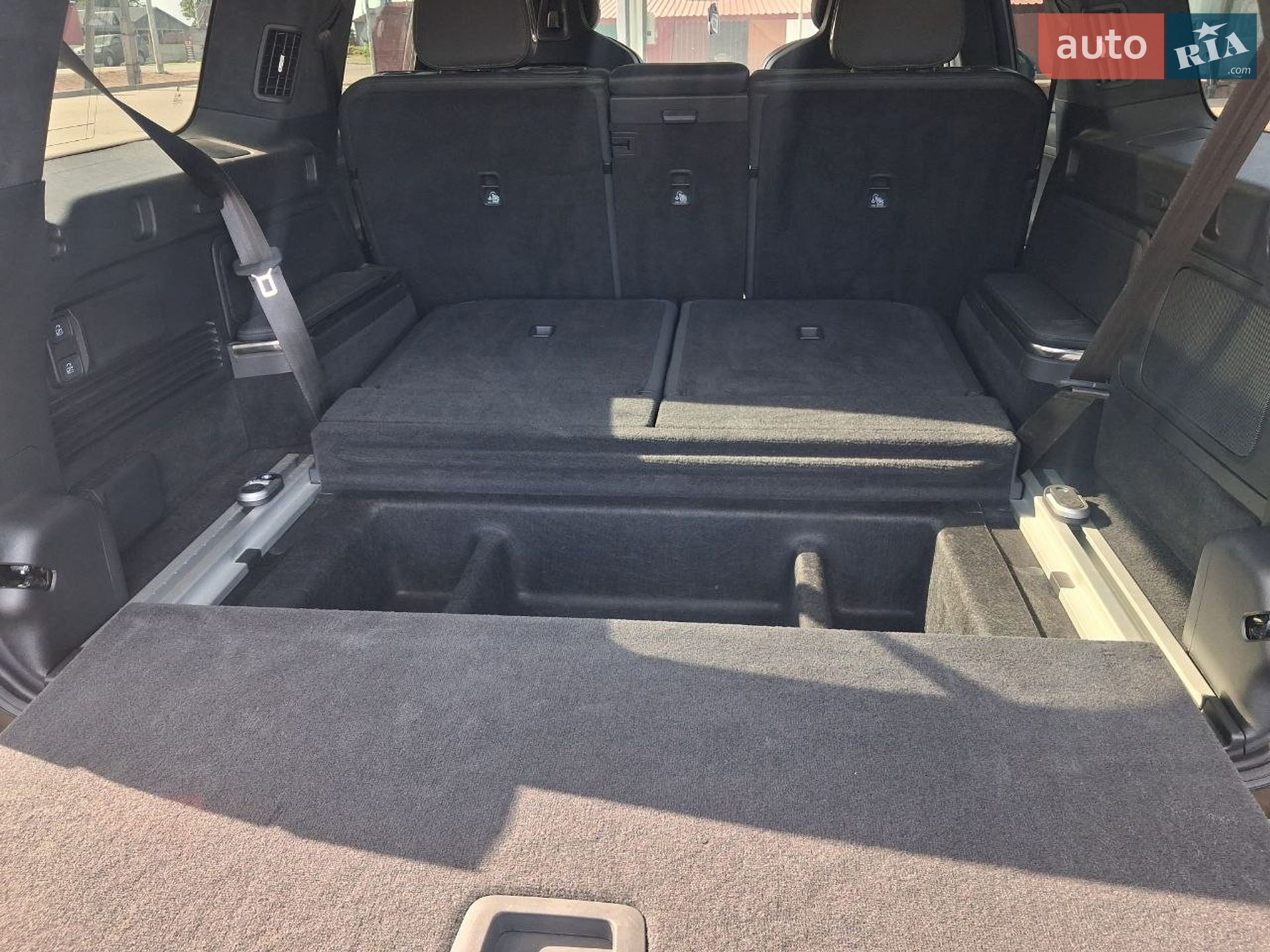 Rivian R1S 2024 VIN 7PDSGABAXRN035461 фото оголошення 3 з 16