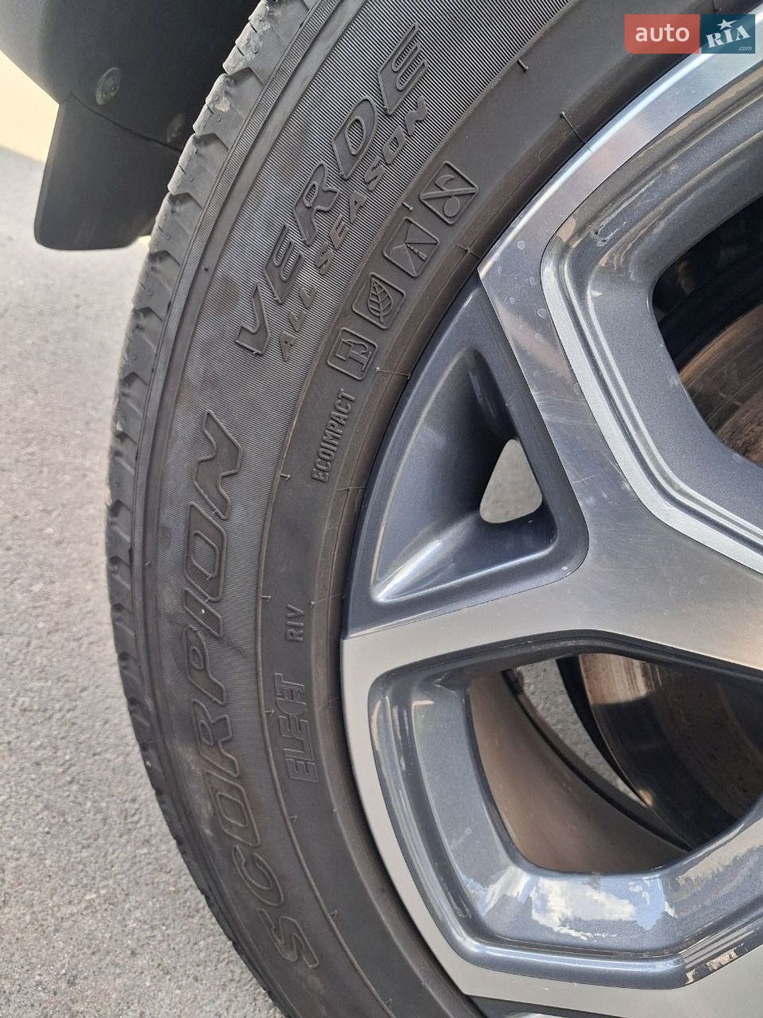 Rivian R1S 2024 VIN 7PDSGABAXRN035461 фото оголошення 10 з 16