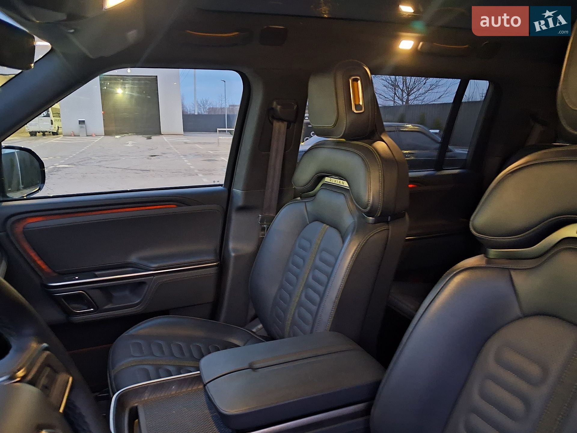 Rivian R1S 2024 VIN 7PDSGABAXRN035461 фото оголошення 13 з 16