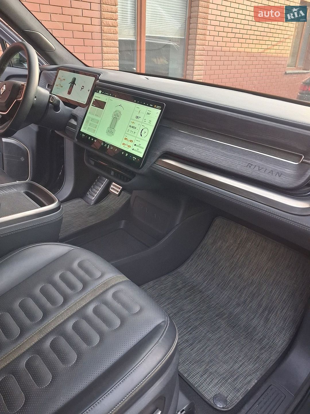 Rivian R1S 2024 VIN 7PDSGABAXRN035461 фото оголошення 14 з 16