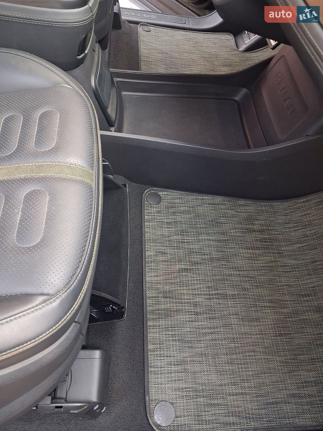 Rivian R1S 2024 VIN 7PDSGABAXRN035461 фото оголошення 15 з 16
