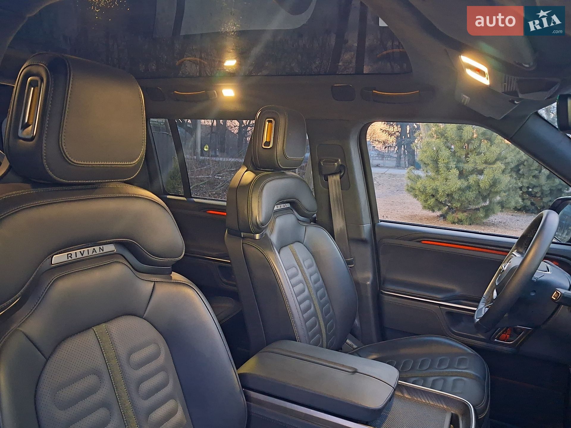 Rivian R1S 2024 VIN 7PDSGABAXRN035461 фото оголошення 16 з 16