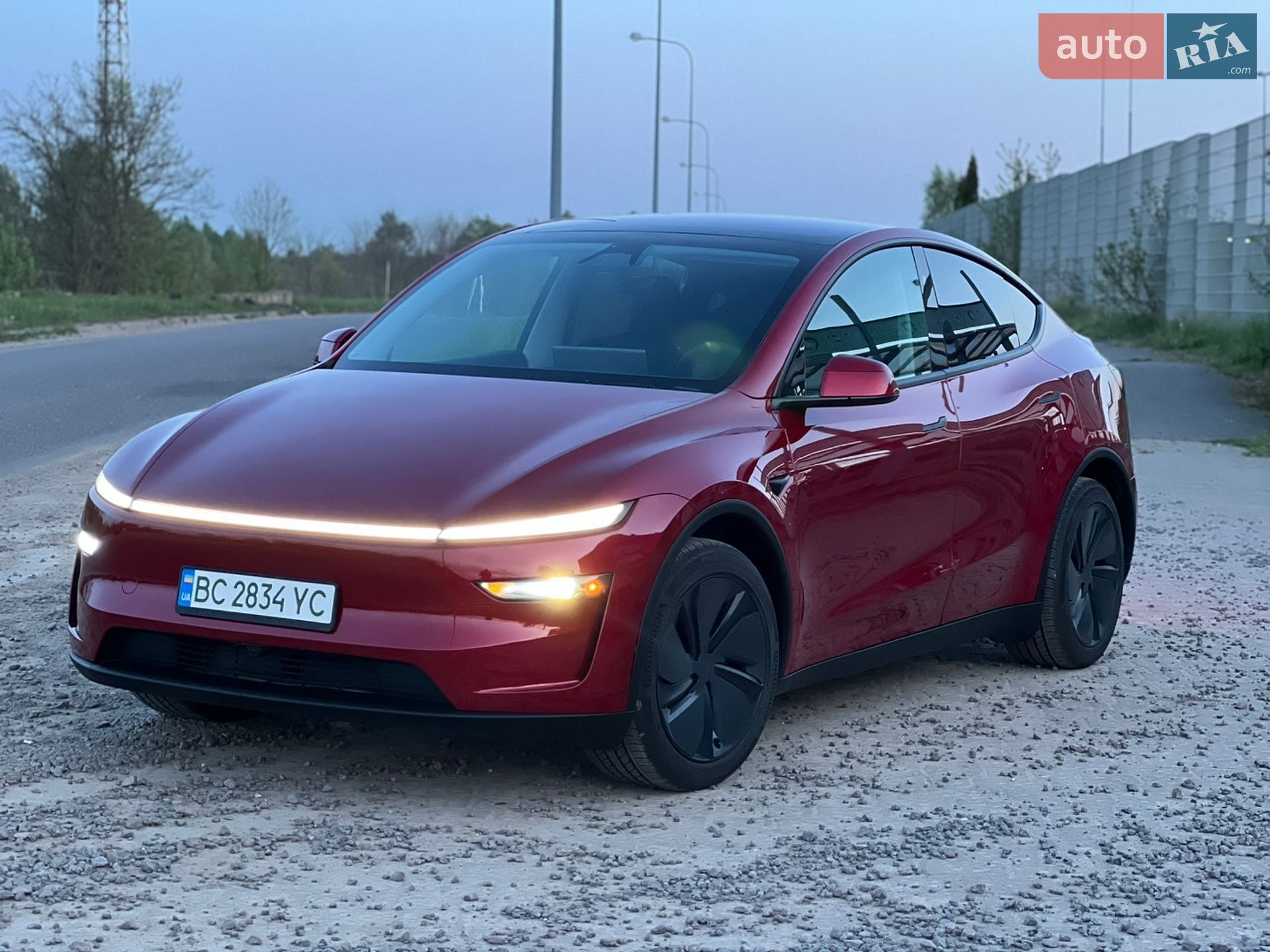 Tesla Model Y 2025 VIN 7SAYGDEE7TF336151 фото оголошення 2 з 30