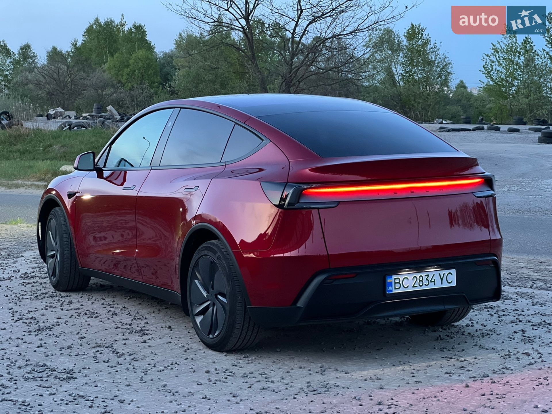 Tesla Model Y 2025 VIN 7SAYGDEE7TF336151 фото оголошення 3 з 30