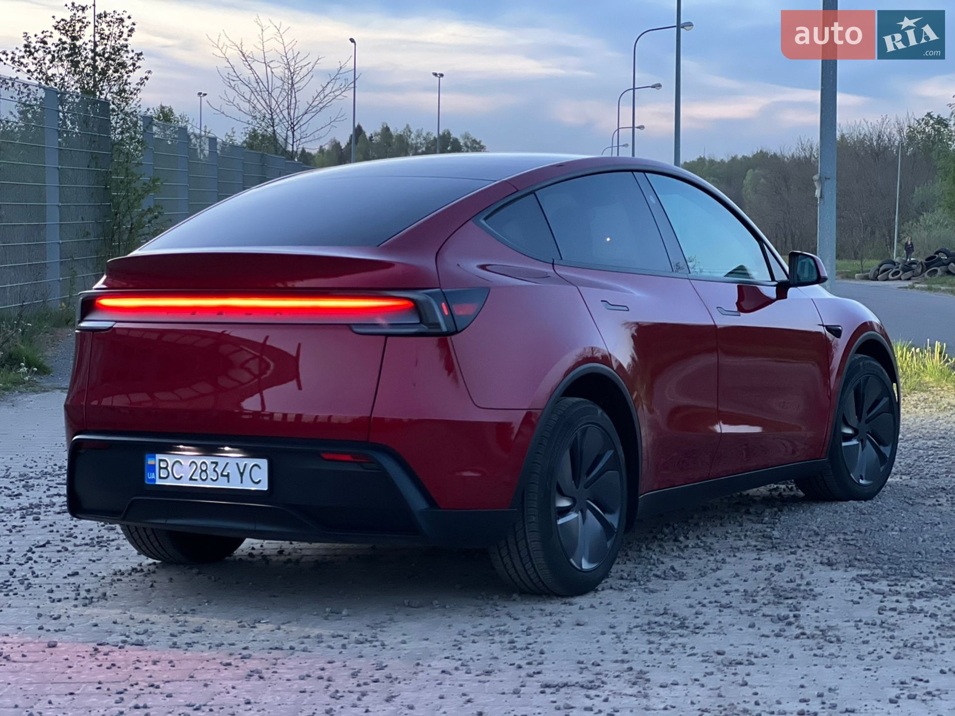 Tesla Model Y 2025 VIN 7SAYGDEE7TF336151 фото оголошення 4 з 30