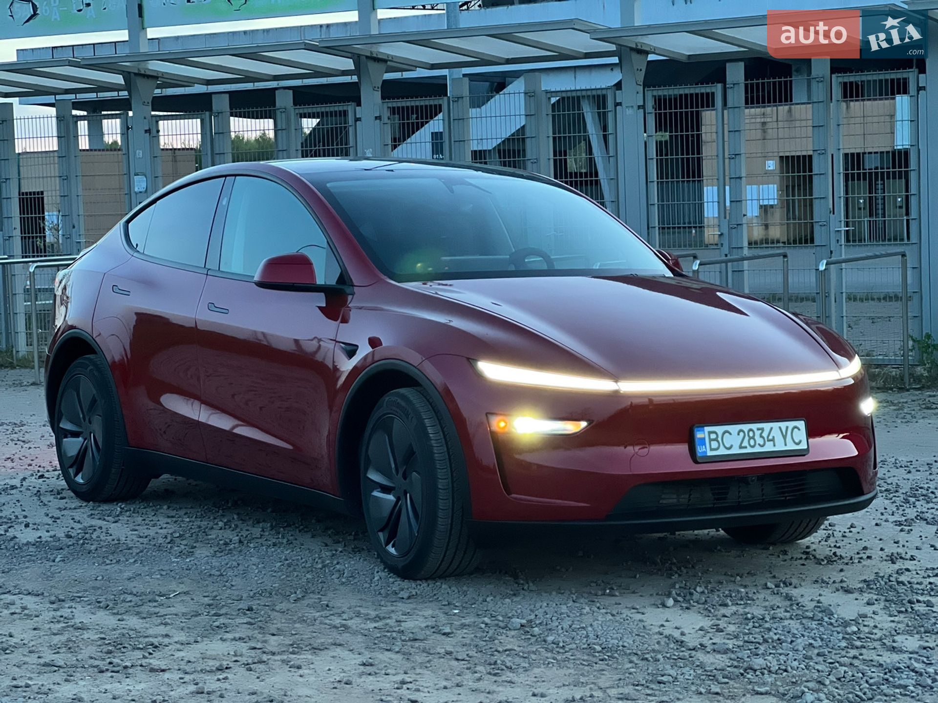 Tesla Model Y 2025 VIN 7SAYGDEE7TF336151 фото оголошення 6 з 30
