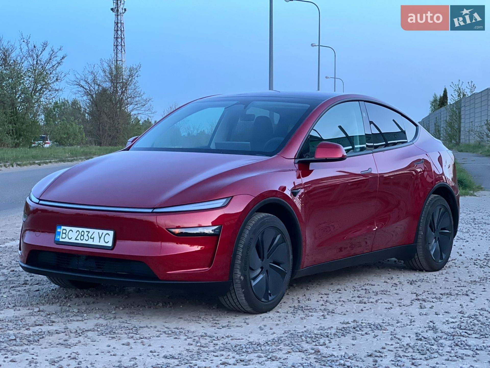 Tesla Model Y 2025 VIN 7SAYGDEE7TF336151 фото оголошення 8 з 30