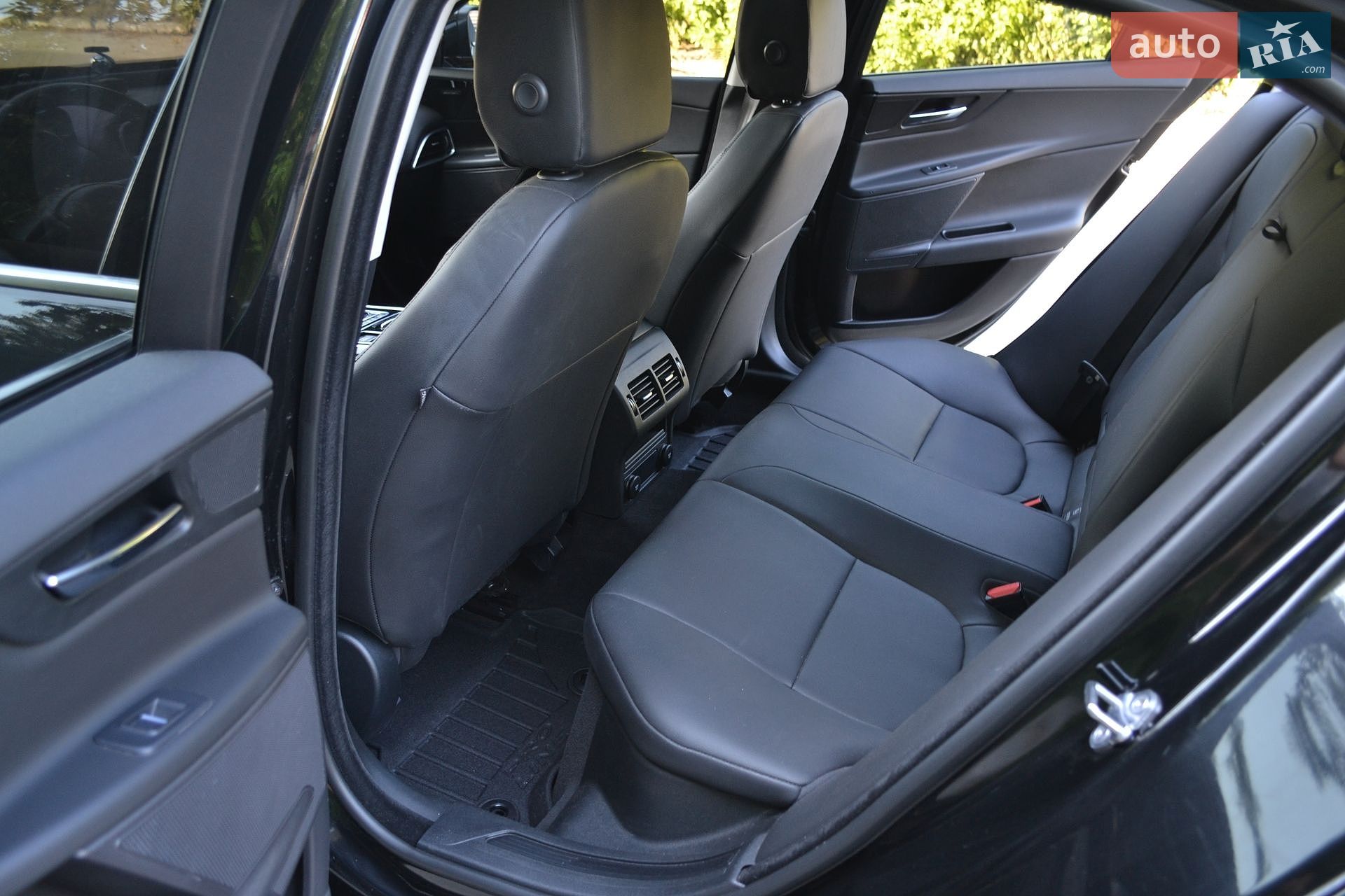 Jaguar XE 2018 VIN SAJAJ4FX7KCP43898 фото оголошення 51 з 55