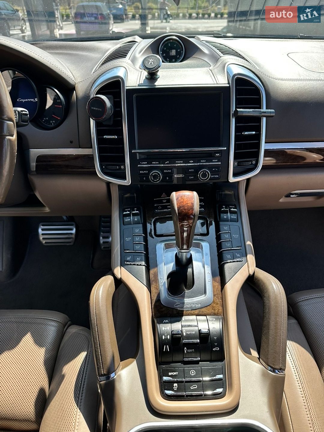 Porsche Cayenne 2012 VIN WP1ZZZ92ZCLA49147 фото оголошення 15 з 17
