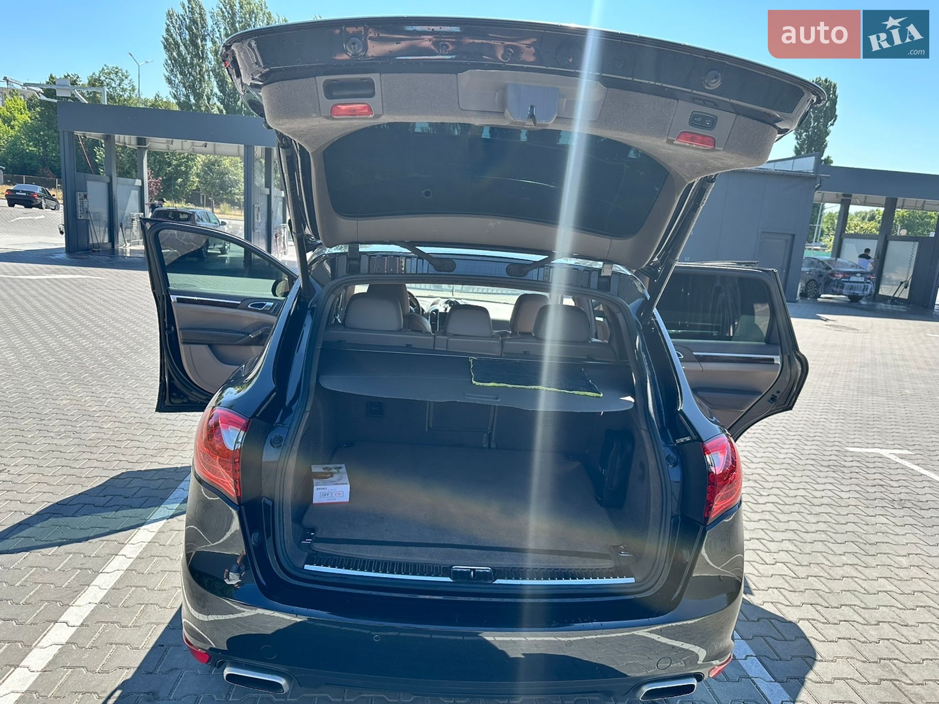 Porsche Cayenne 2012 VIN WP1ZZZ92ZCLA49147 фото оголошення 16 з 17