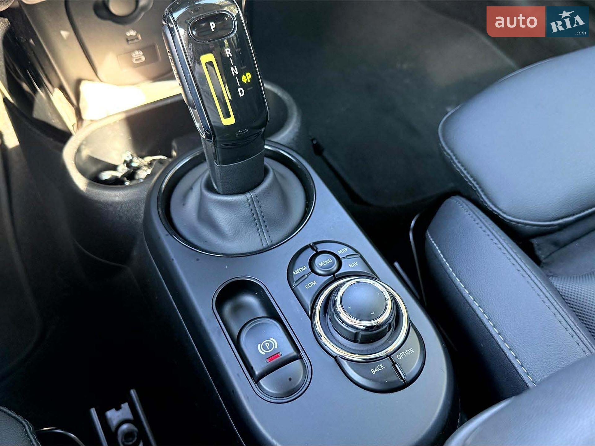 MINI Cooper 2023 VIN WMW11DJ09R2V80869 фото оголошення 14 з 20