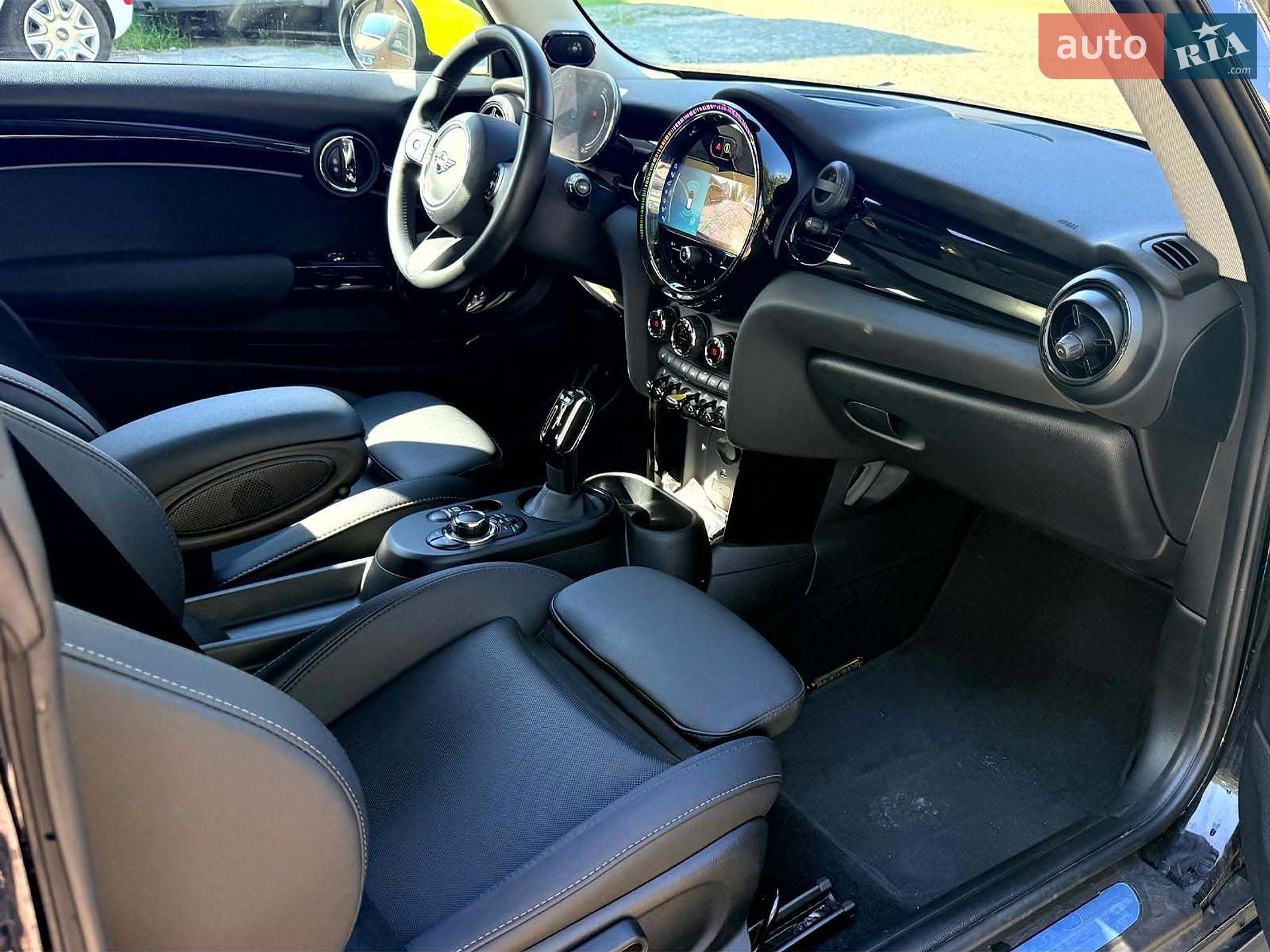 MINI Cooper 2023 VIN WMW11DJ09R2V80869 фото оголошення 19 з 20