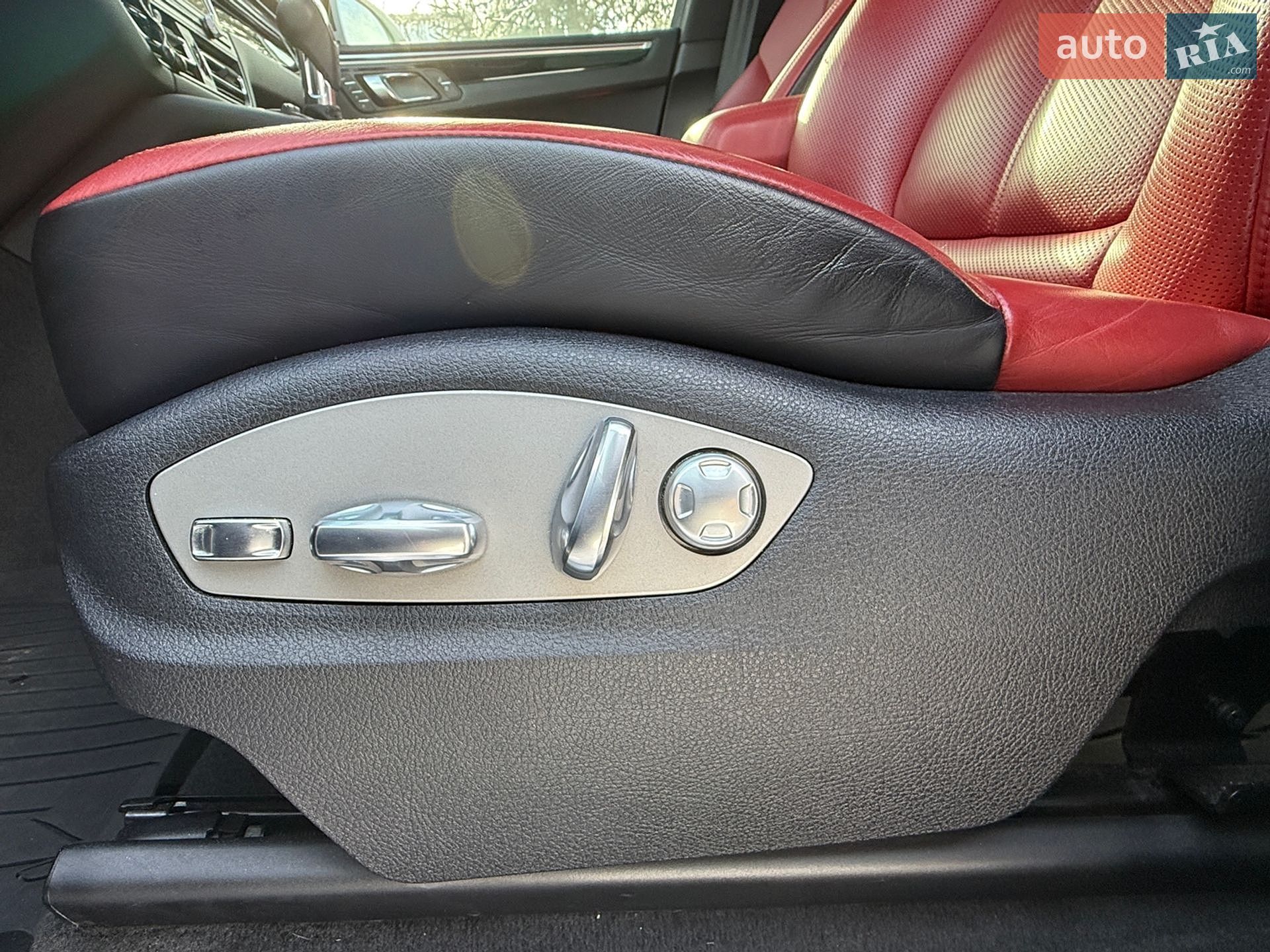 Porsche Macan 2021 VIN WP1AB2A50MLB37821 фото оголошення 23 з 31