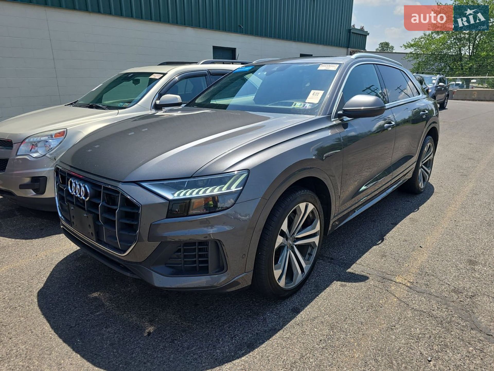 Audi Q8 2018 VIN WA1EVAF10KD005699 фото оголошення 2 з 6