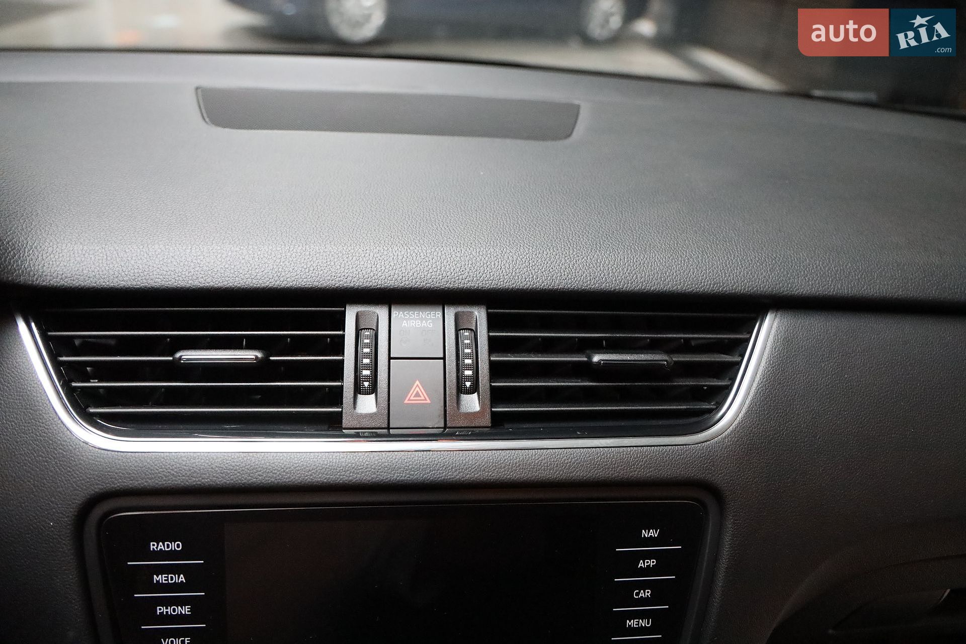 Skoda Octavia 2018 VIN TMBJK9NE3J0263026 фото оголошення 40 з 50