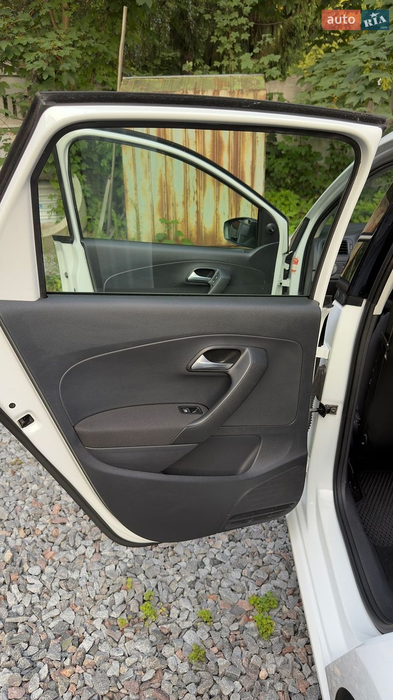 Volkswagen Polo 2015 VIN WVWZZZ6RZFY240989 фото оголошення 8 з 25