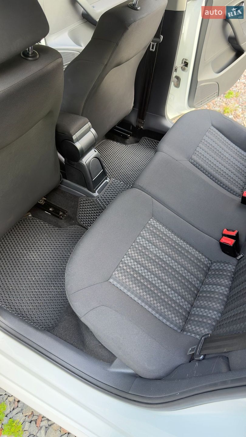 Volkswagen Polo 2015 VIN WVWZZZ6RZFY240989 фото оголошення 20 з 25