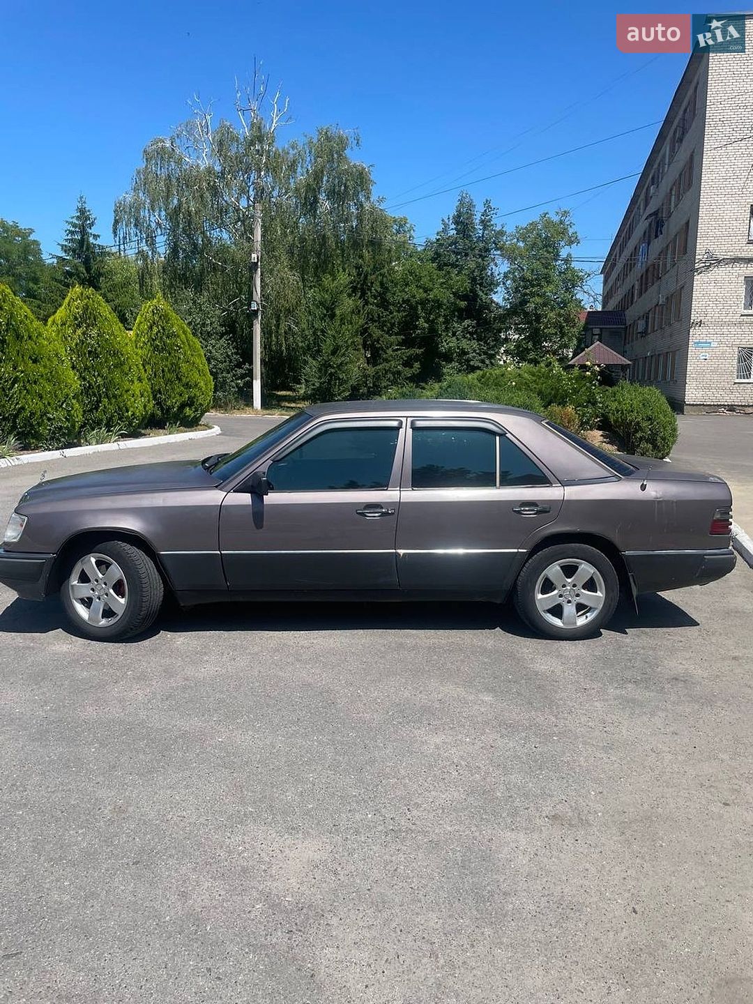 Mercedes-Benz E-Class 1992 VIN WDB1240221B911868 фото оголошення 2 з 22