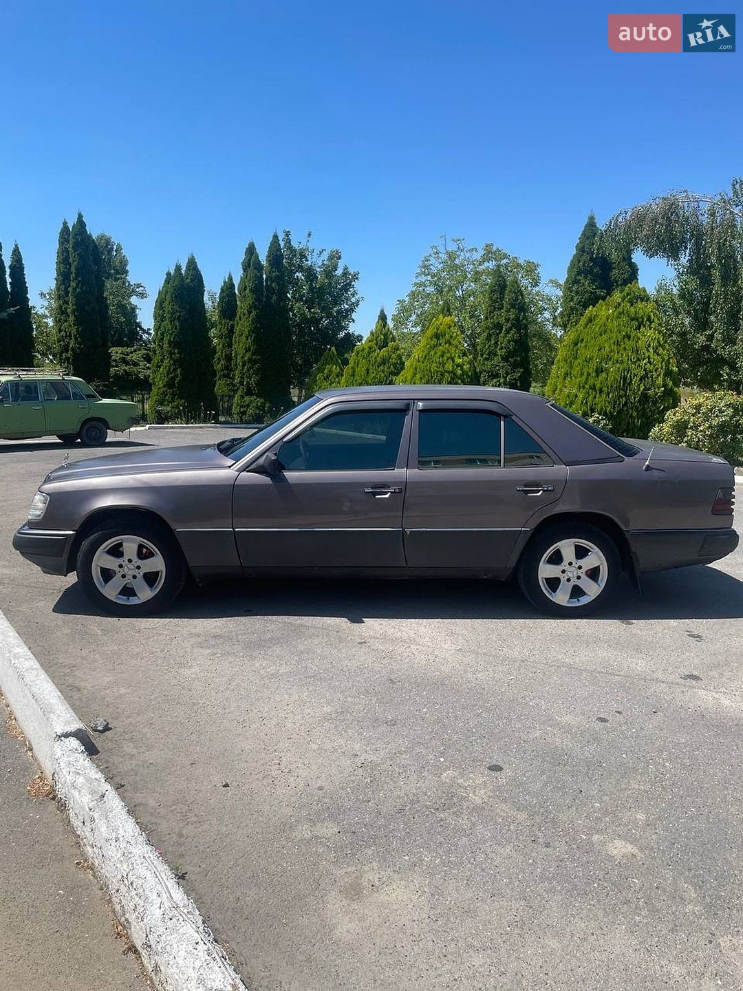 Mercedes-Benz E-Class 1992 VIN WDB1240221B911868 фото оголошення 3 з 22