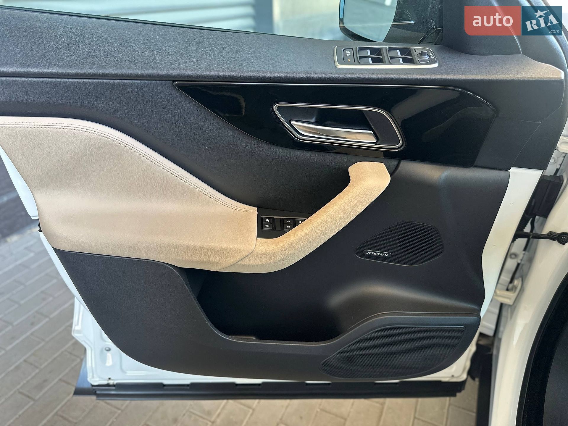Jaguar F-Pace 2017 VIN SADCJ2FX0JA269108 фото оголошення 10 з 22