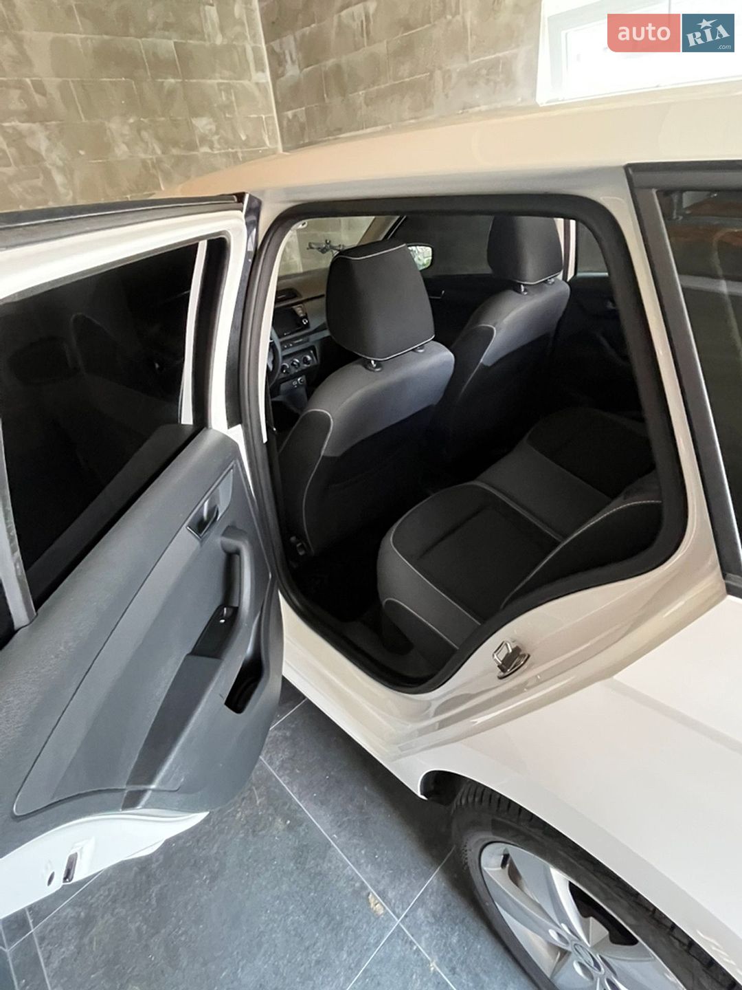 Skoda Fabia 2019 VIN TMBJP2NJ7LB500338 фото оголошення 5 з 14