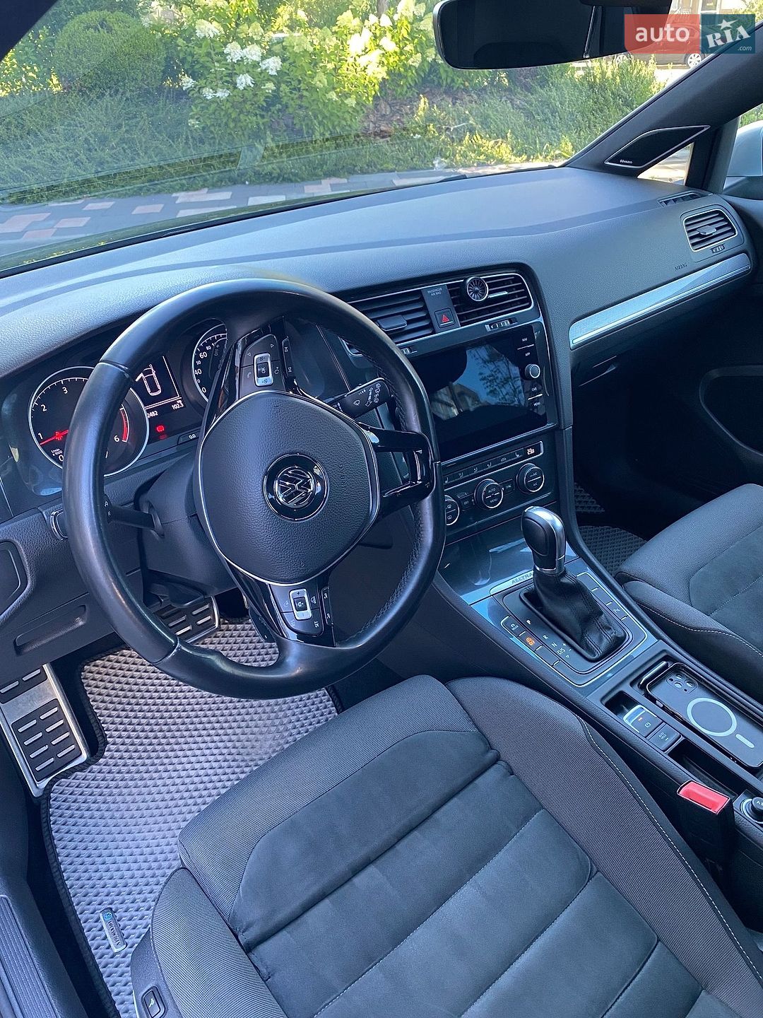 Volkswagen Golf 2018 VIN WVWZZZAUZJP601807 фото оголошення 6 з 20