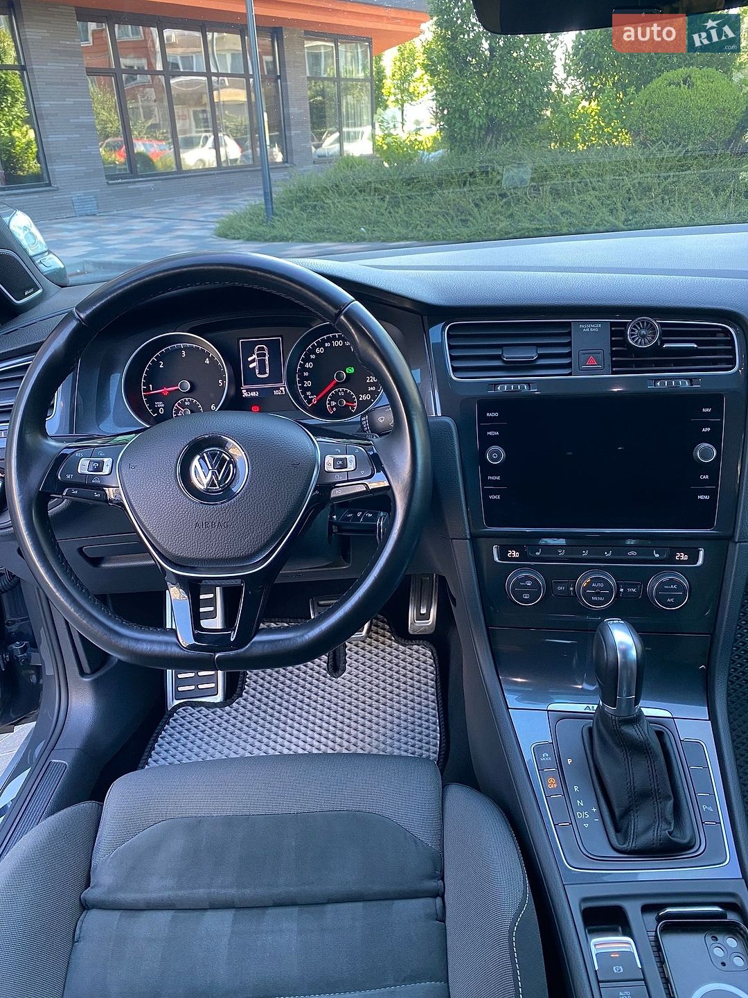 Volkswagen Golf 2018 VIN WVWZZZAUZJP601807 фото оголошення 5 з 20
