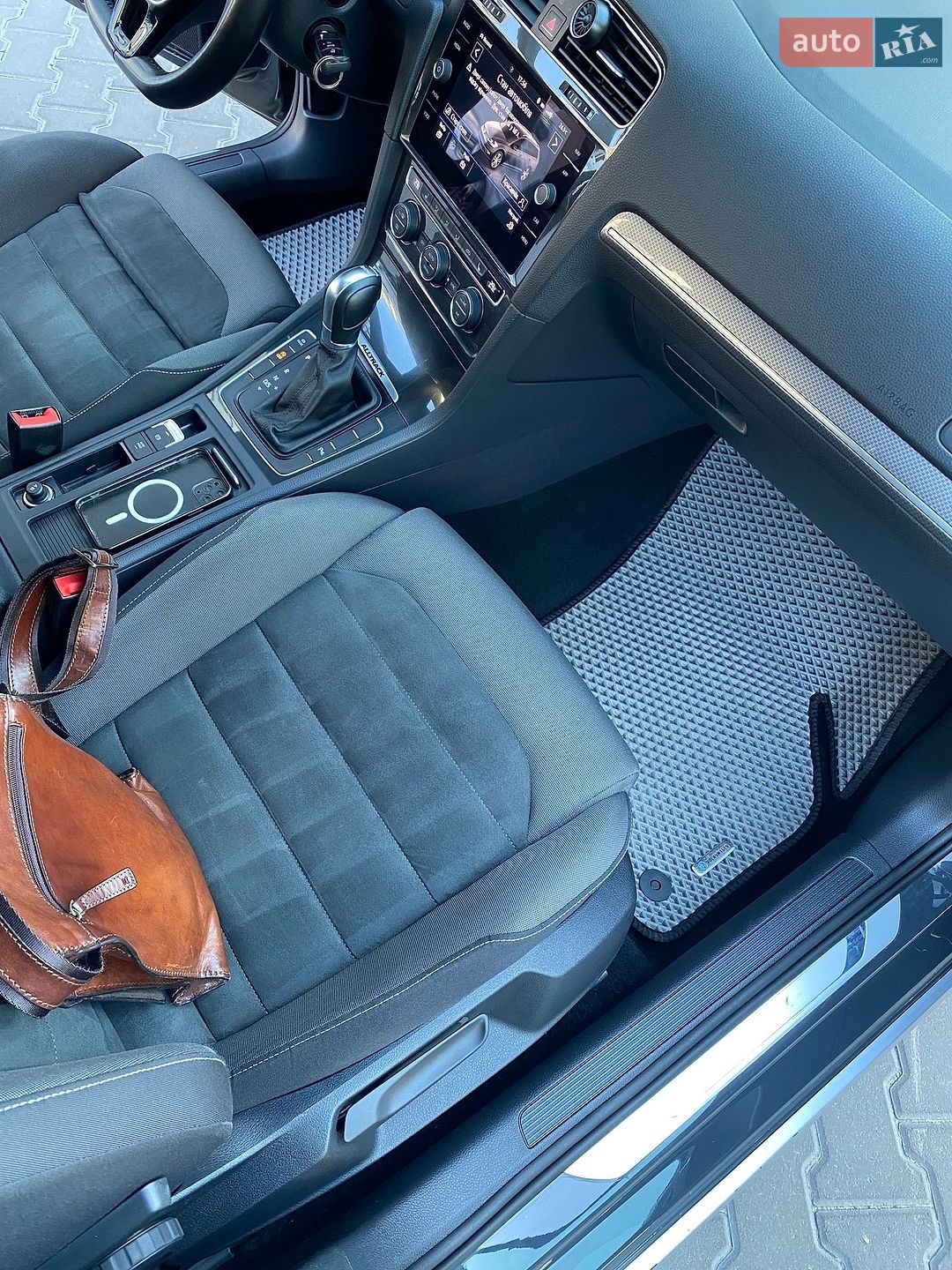Volkswagen Golf 2018 VIN WVWZZZAUZJP601807 фото оголошення 11 з 20