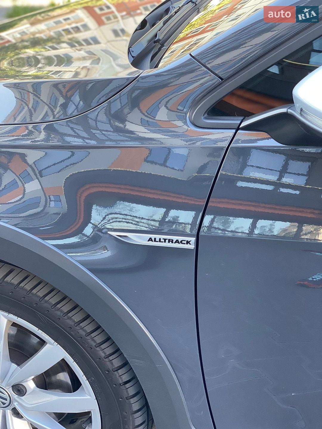 Volkswagen Golf 2018 VIN WVWZZZAUZJP601807 фото оголошення 3 з 20