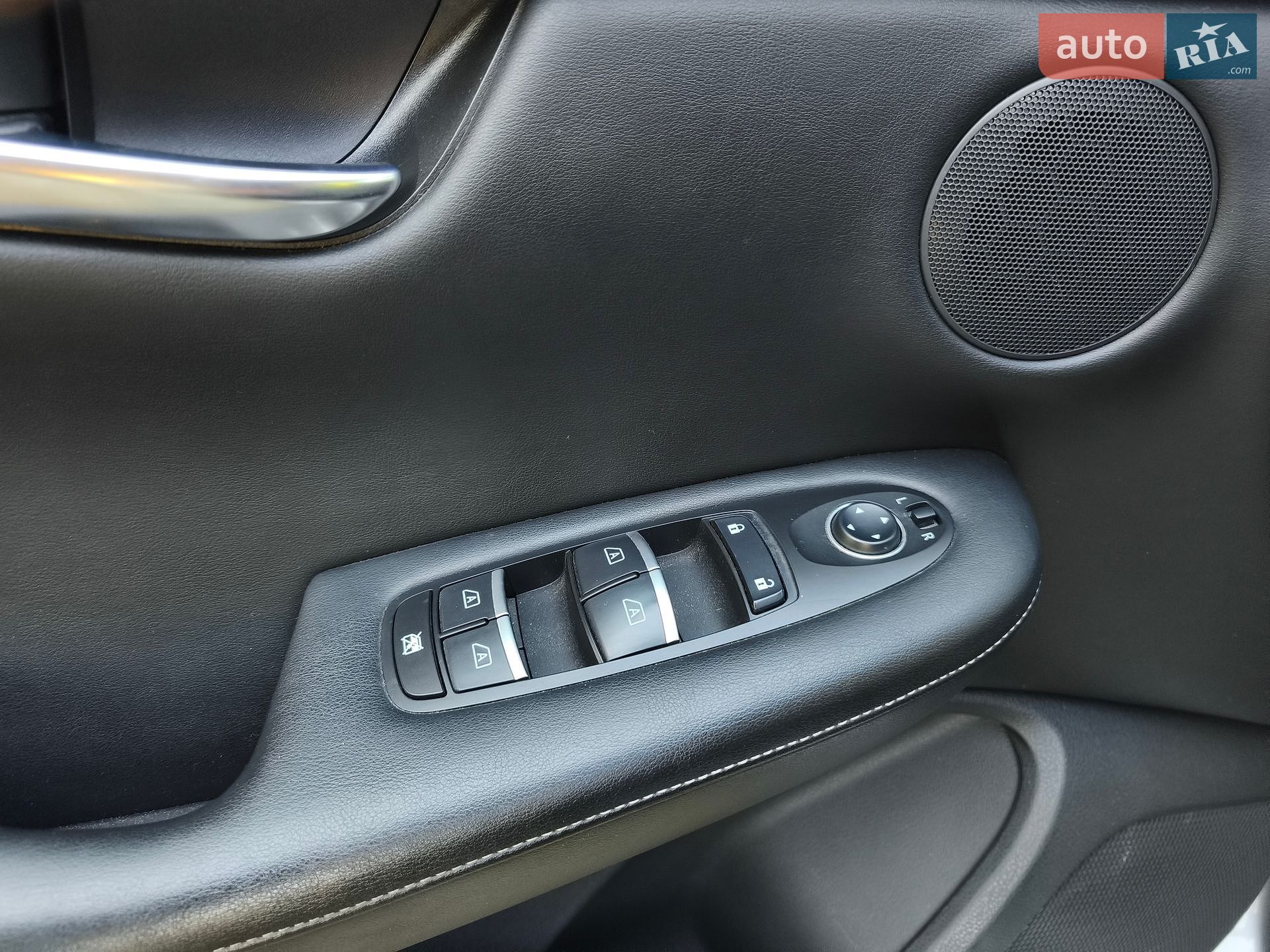 Infiniti QX50 2018 VIN 3PCAJ5M10KF125540 фото оголошення 11 з 30
