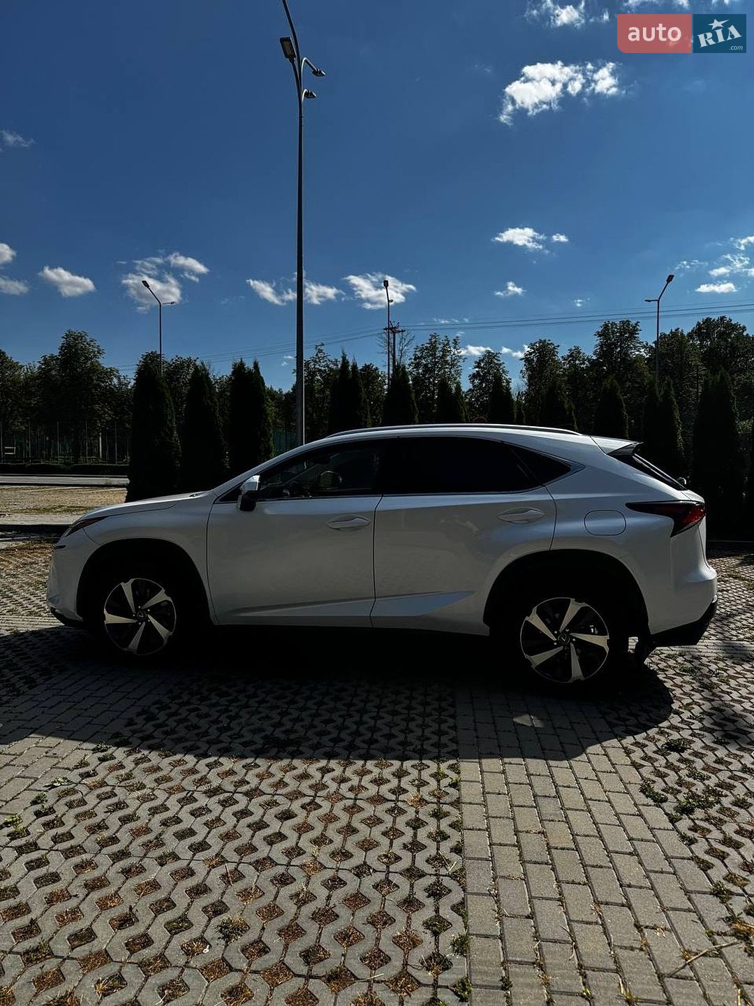 Lexus NX 2018 VIN JTJBARBZ8K2194058 фото оголошення 18 з 125