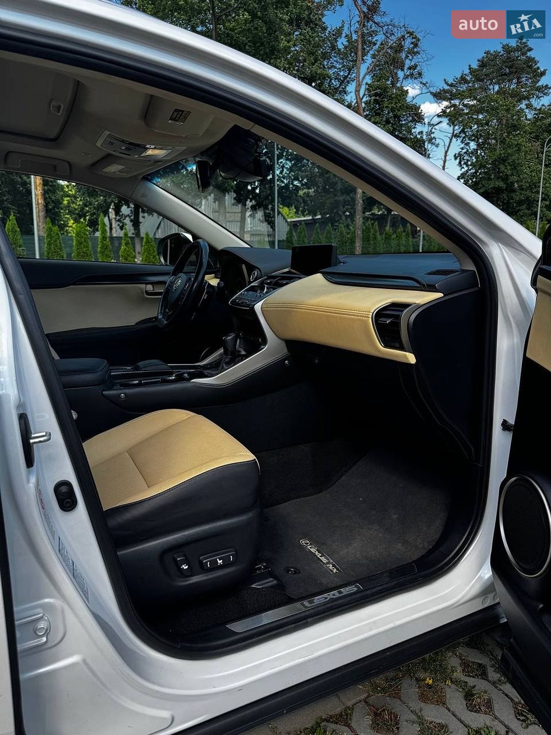 Lexus NX 2018 VIN JTJBARBZ8K2194058 фото оголошення 24 з 125