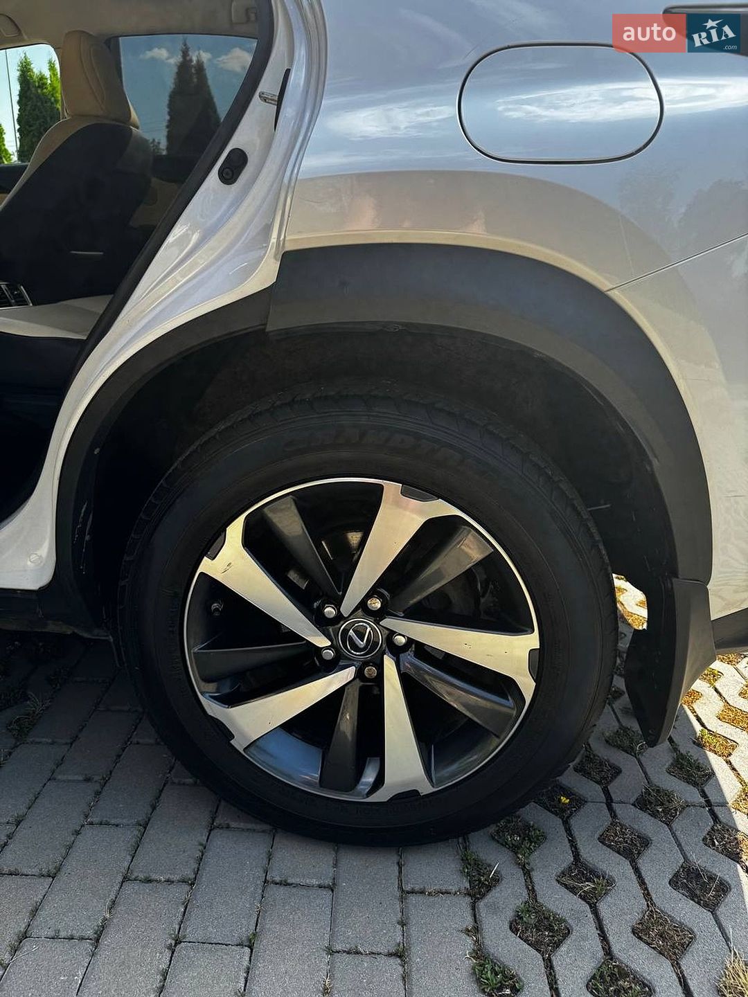 Lexus NX 2018 VIN JTJBARBZ8K2194058 фото оголошення 34 з 125
