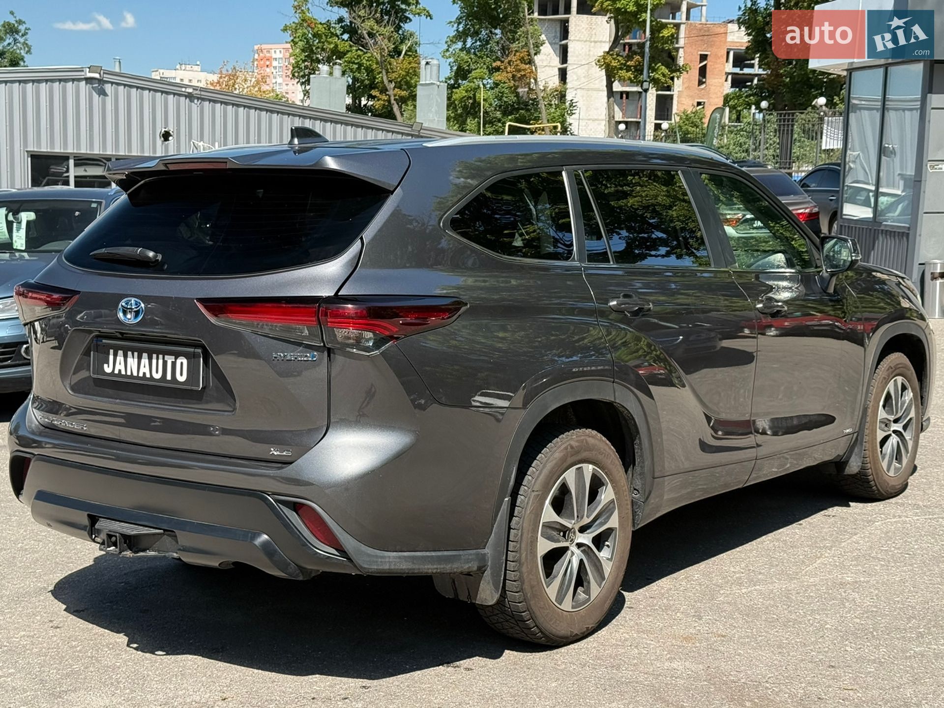 Toyota Highlander 2024 VIN 5TDKBRCH8RS638483 фото оголошення 2 з 20