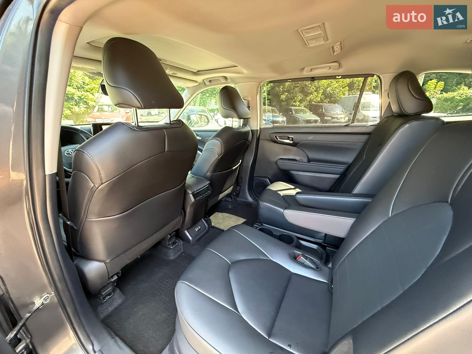 Toyota Highlander 2024 VIN 5TDKBRCH8RS638483 фото оголошення 10 з 20
