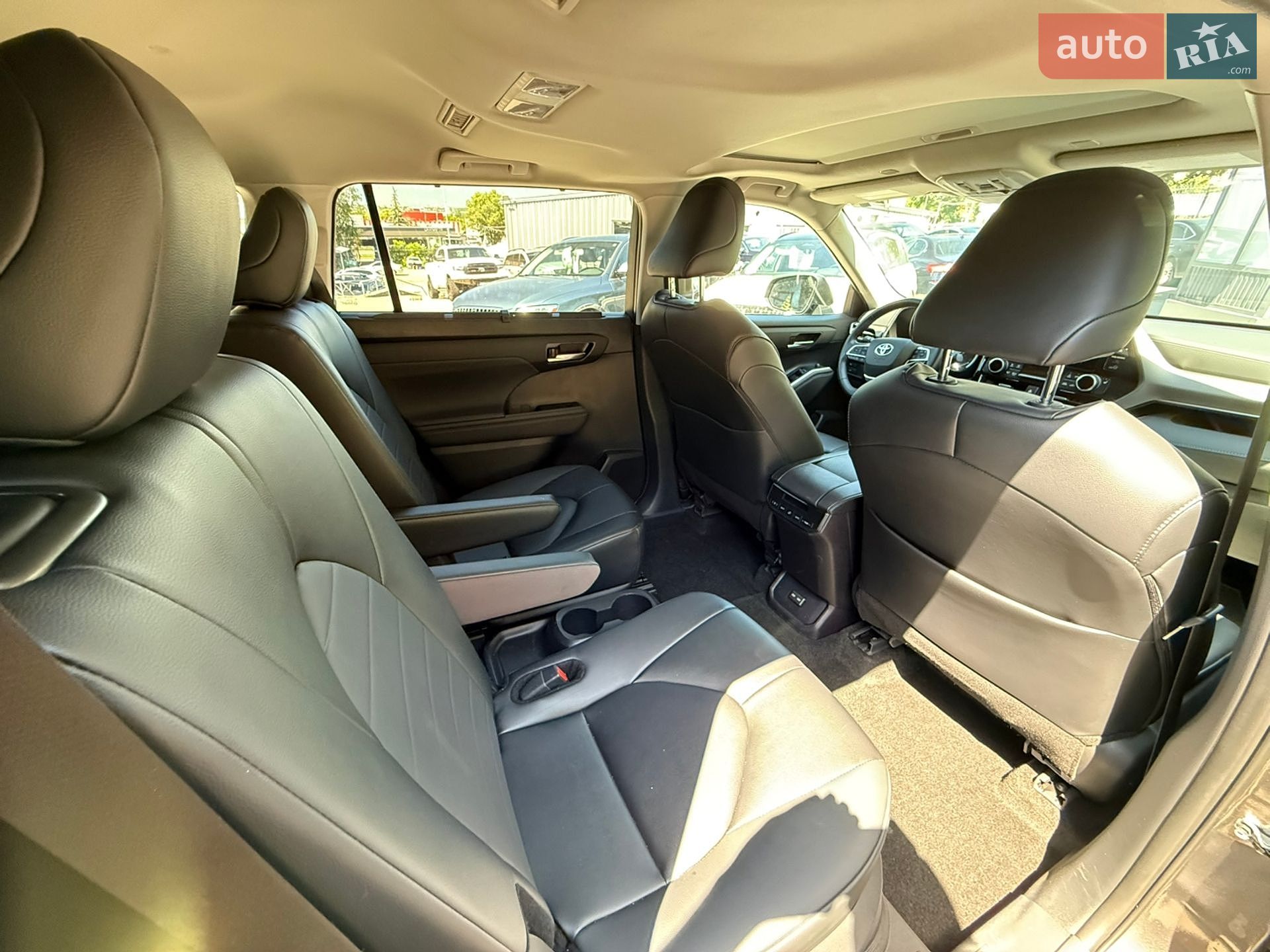 Toyota Highlander 2024 VIN 5TDKBRCH8RS638483 фото оголошення 11 з 20