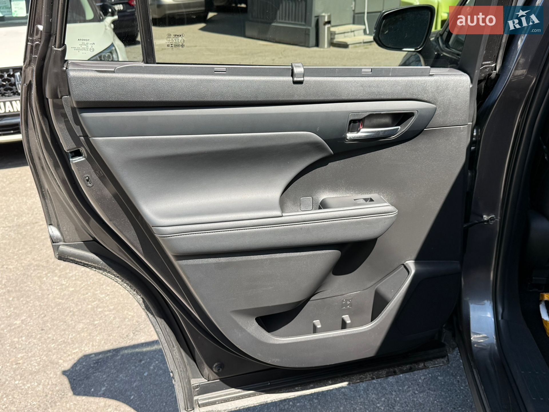 Toyota Highlander 2024 VIN 5TDKBRCH8RS638483 фото оголошення 17 з 20