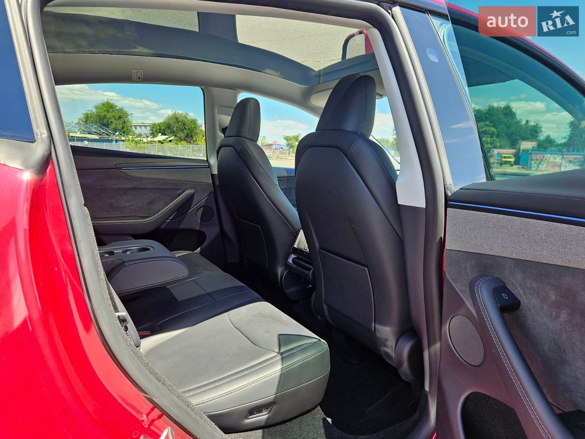 Tesla Model Y 2025 VIN 7SAYGDEE7TF359512 фото оголошення 31 з 37