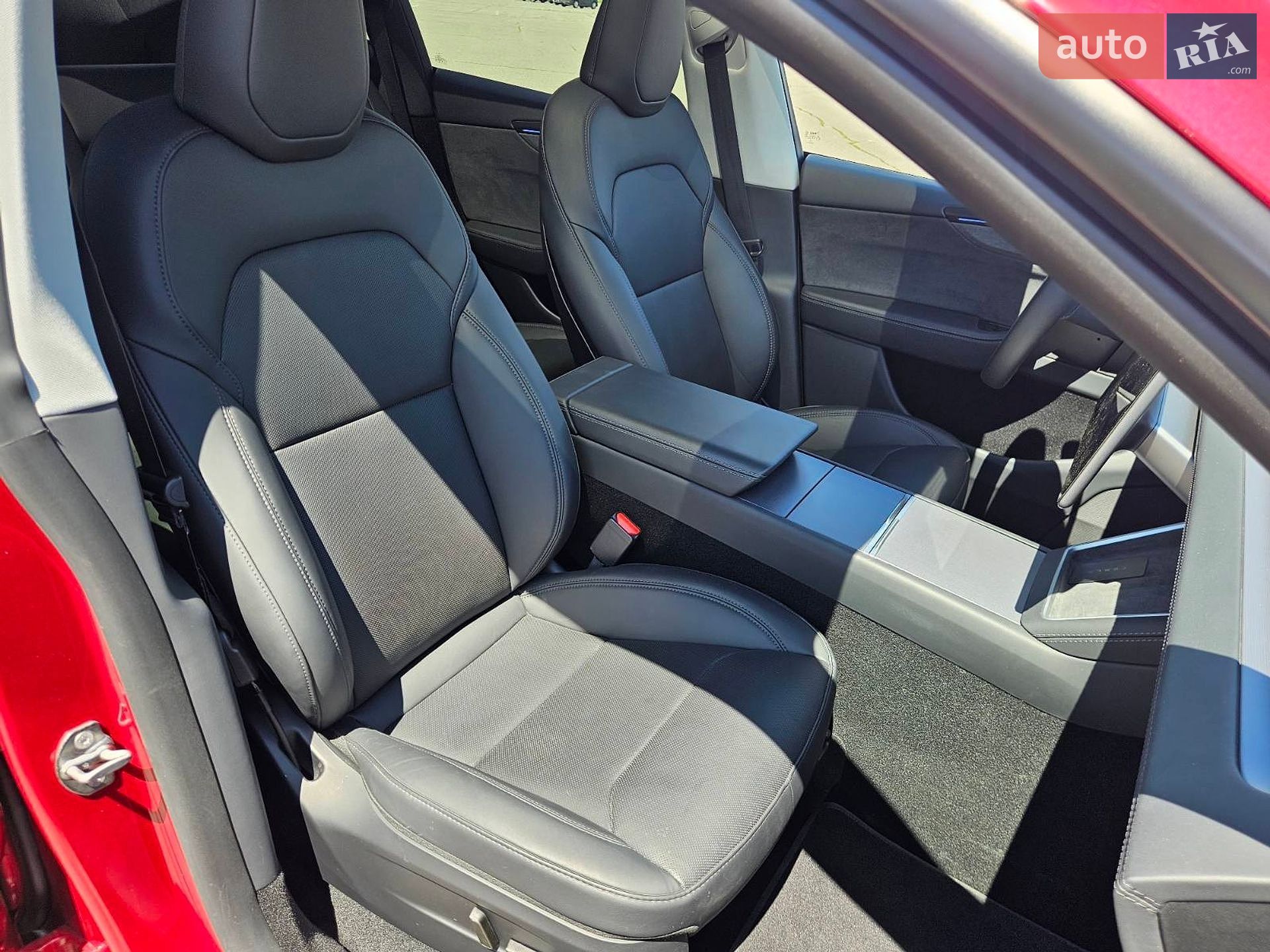 Tesla Model Y 2025 VIN 7SAYGDEE7TF359512 фото оголошення 33 з 37