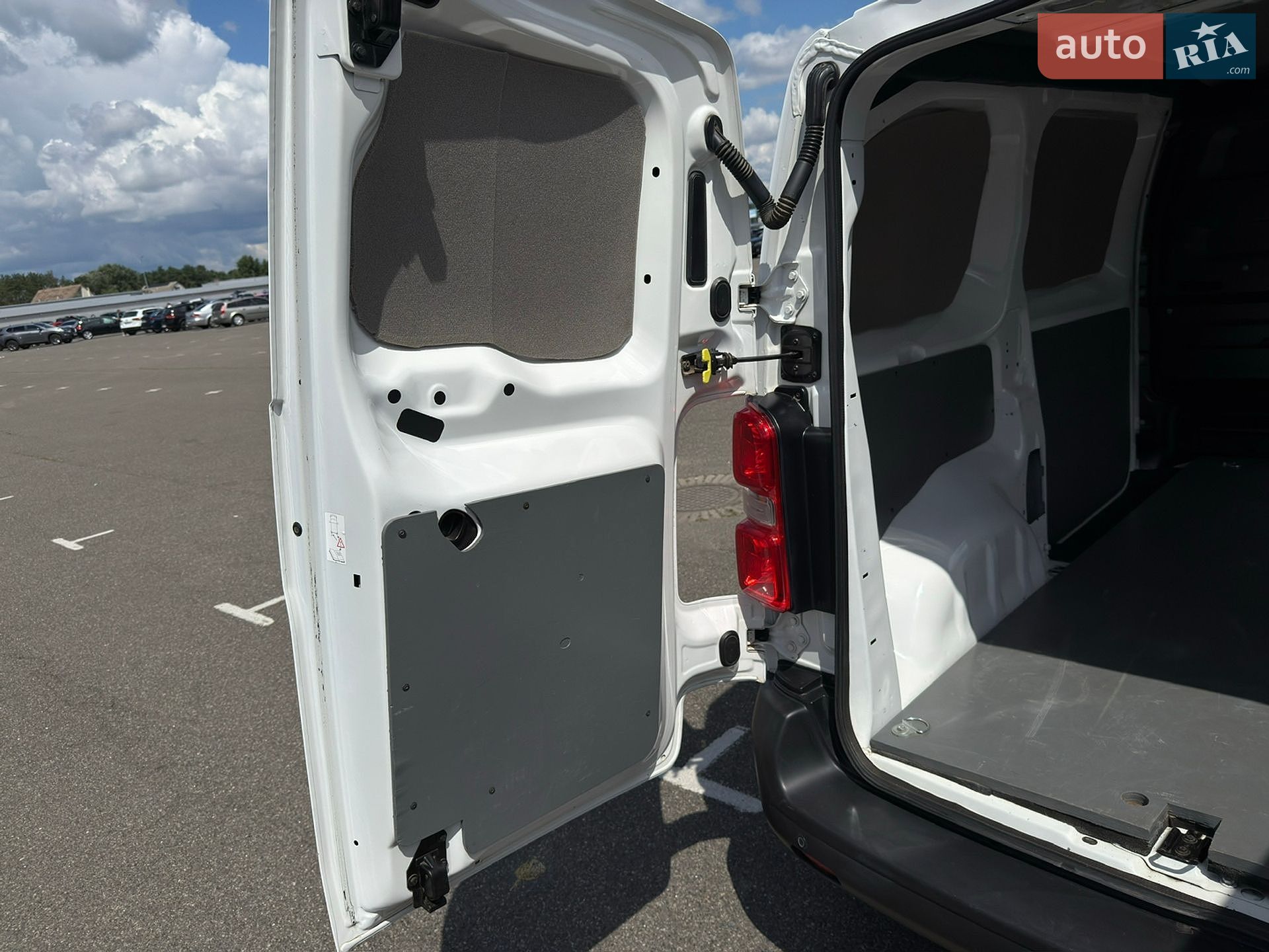 Citroen Jumpy 2017 VIN VF7VB9HFAHZ091118 фото оголошення 22 з 22