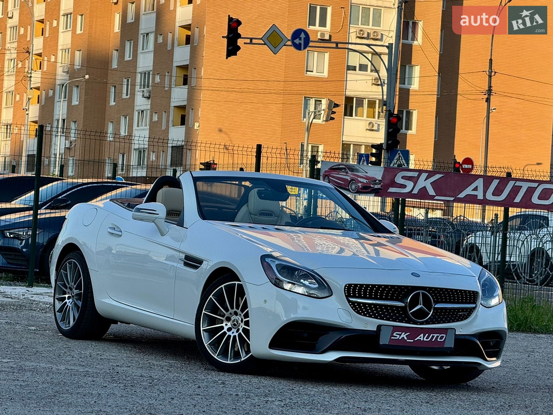 Mercedes-Benz SLC-Class 2018 VIN WDDPK3JA5KF158860 фото оголошення 3 з 85