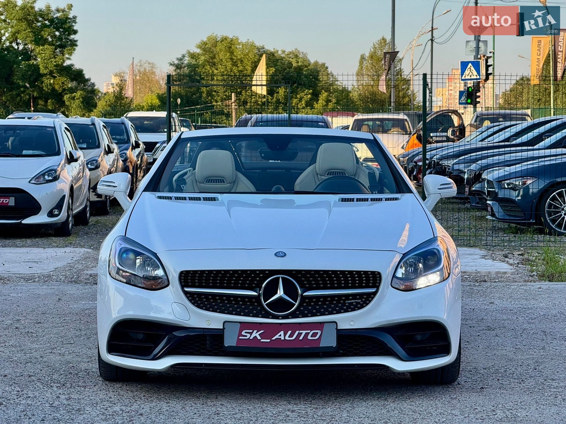 Mercedes-Benz SLC-Class 2018 VIN WDDPK3JA5KF158860 фото оголошення 2 з 85