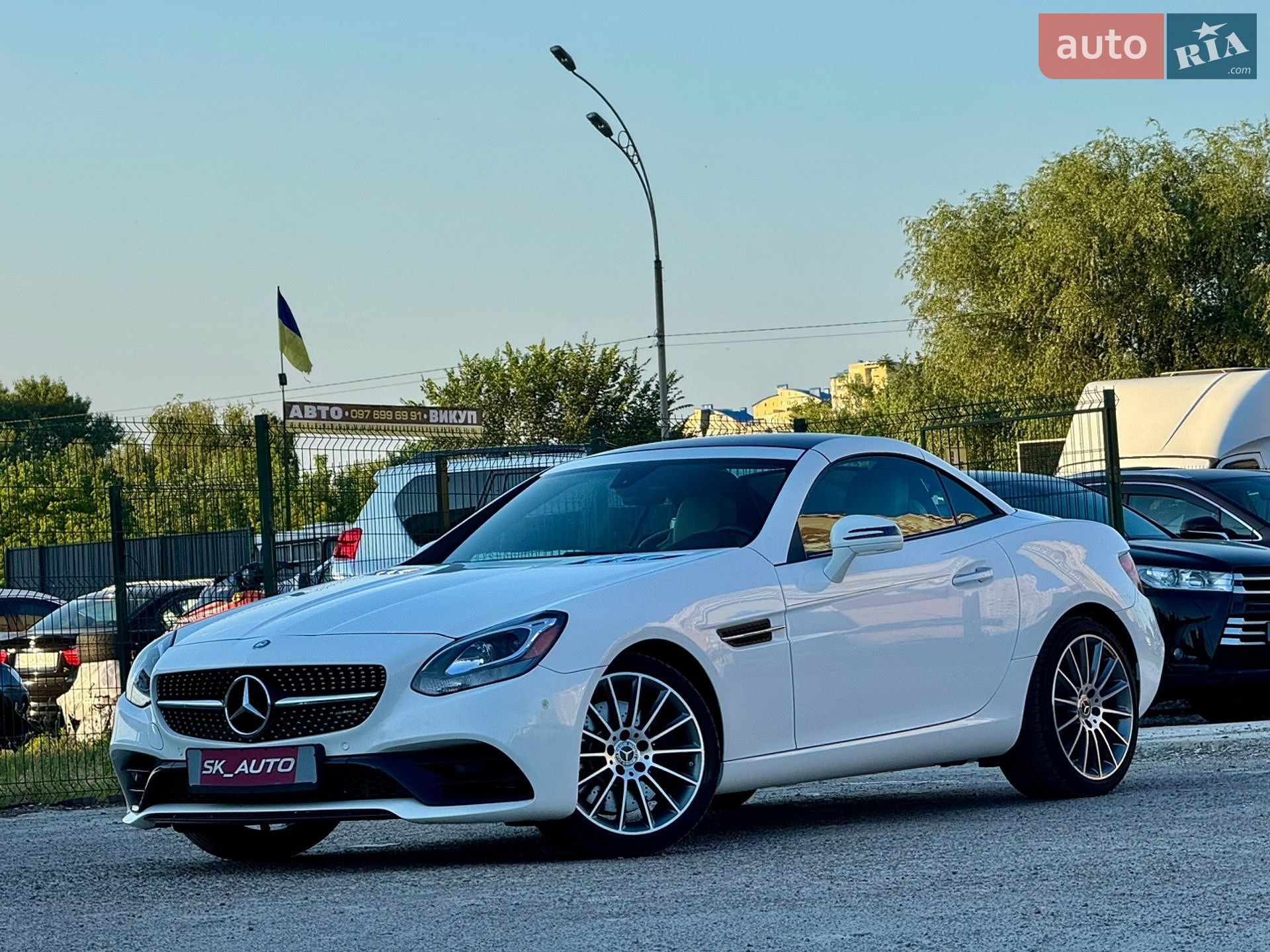Mercedes-Benz SLC-Class 2018 VIN WDDPK3JA5KF158860 фото оголошення 4 з 85