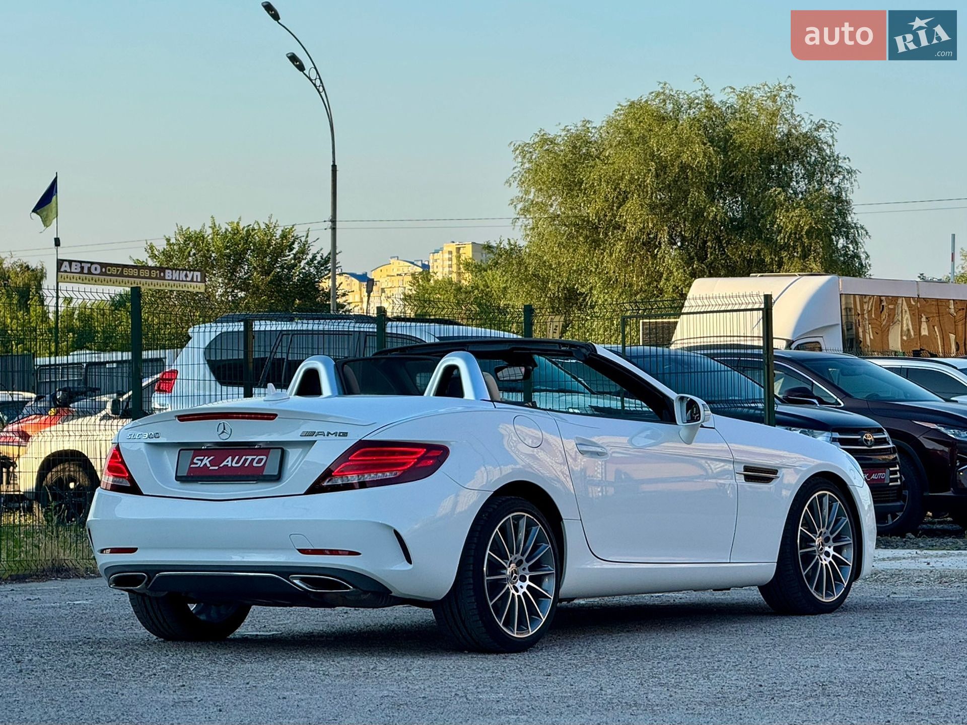 Mercedes-Benz SLC-Class 2018 VIN WDDPK3JA5KF158860 фото оголошення 8 з 85