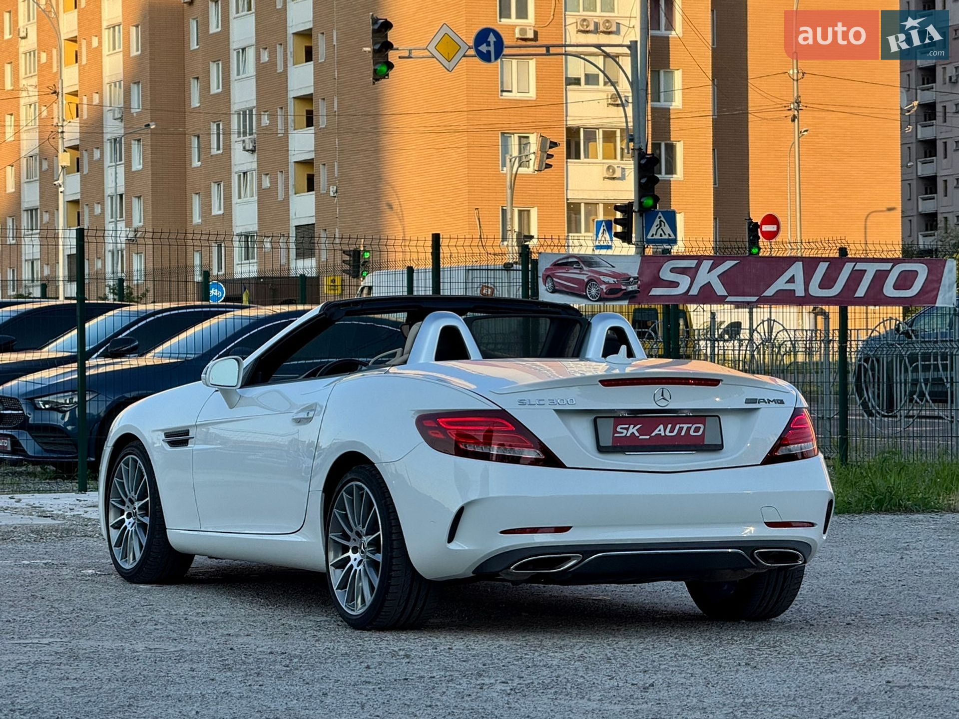 Mercedes-Benz SLC-Class 2018 VIN WDDPK3JA5KF158860 фото оголошення 10 з 85