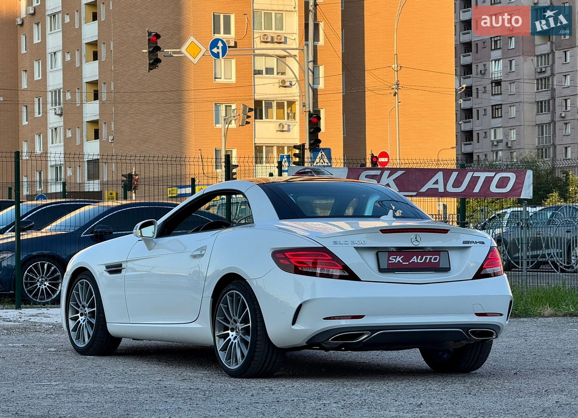 Mercedes-Benz SLC-Class 2018 VIN WDDPK3JA5KF158860 фото оголошення 13 з 85