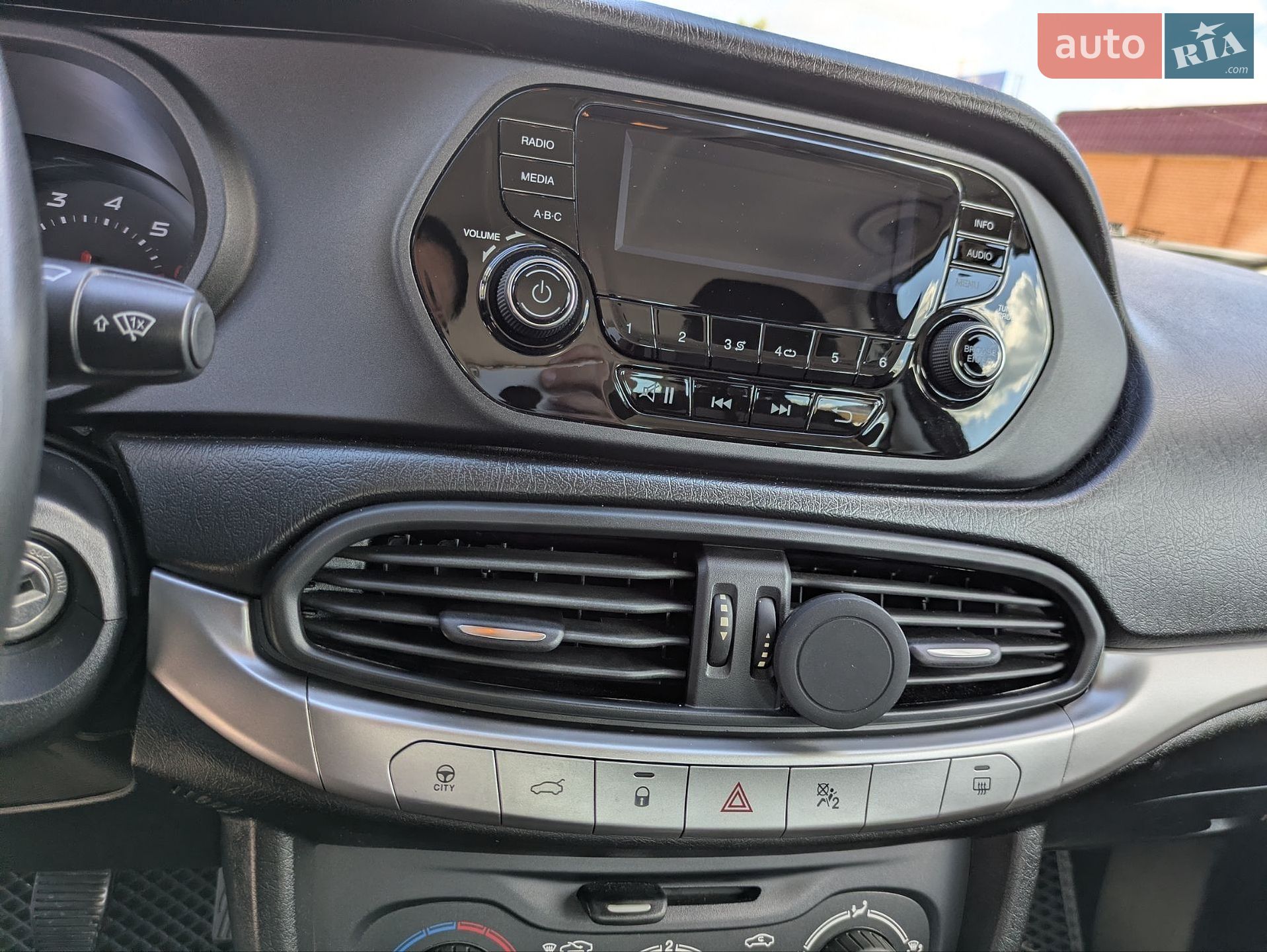 Fiat Tipo 2019 VIN ZFA35600006M87025 фото оголошення 15 з 40